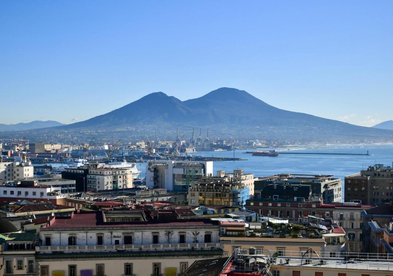 Metro Amedeo - Stanza Privata Con Vasca Idromassaggio Apartment Naples Exterior photo