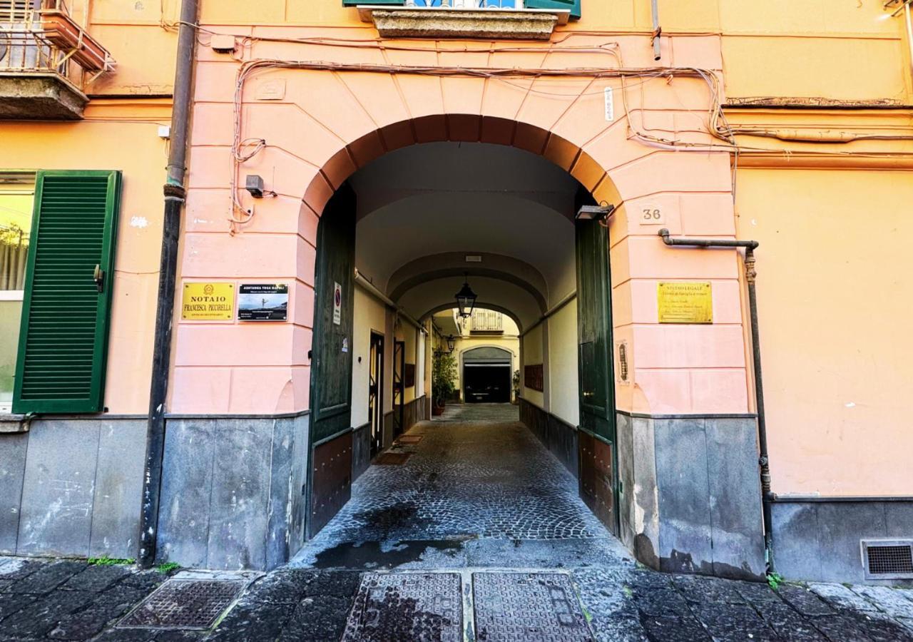 Metro Amedeo - Stanza Privata Con Vasca Idromassaggio Apartment Naples Exterior photo